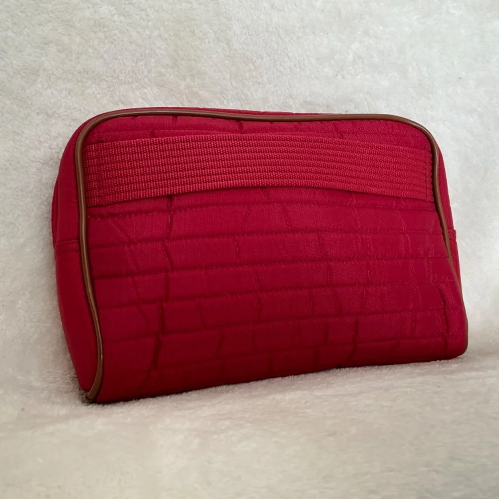 Sherpa’s Pet Trading Company bag. Trolley Strap for easy travel. Rich Red